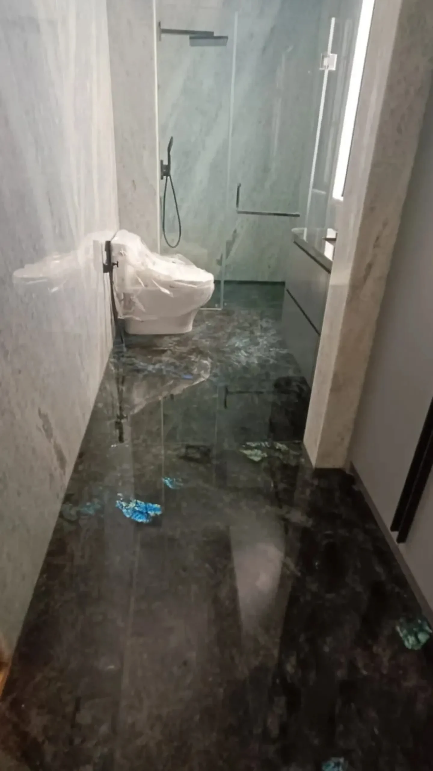 Renovasi area marmer Lux Stone