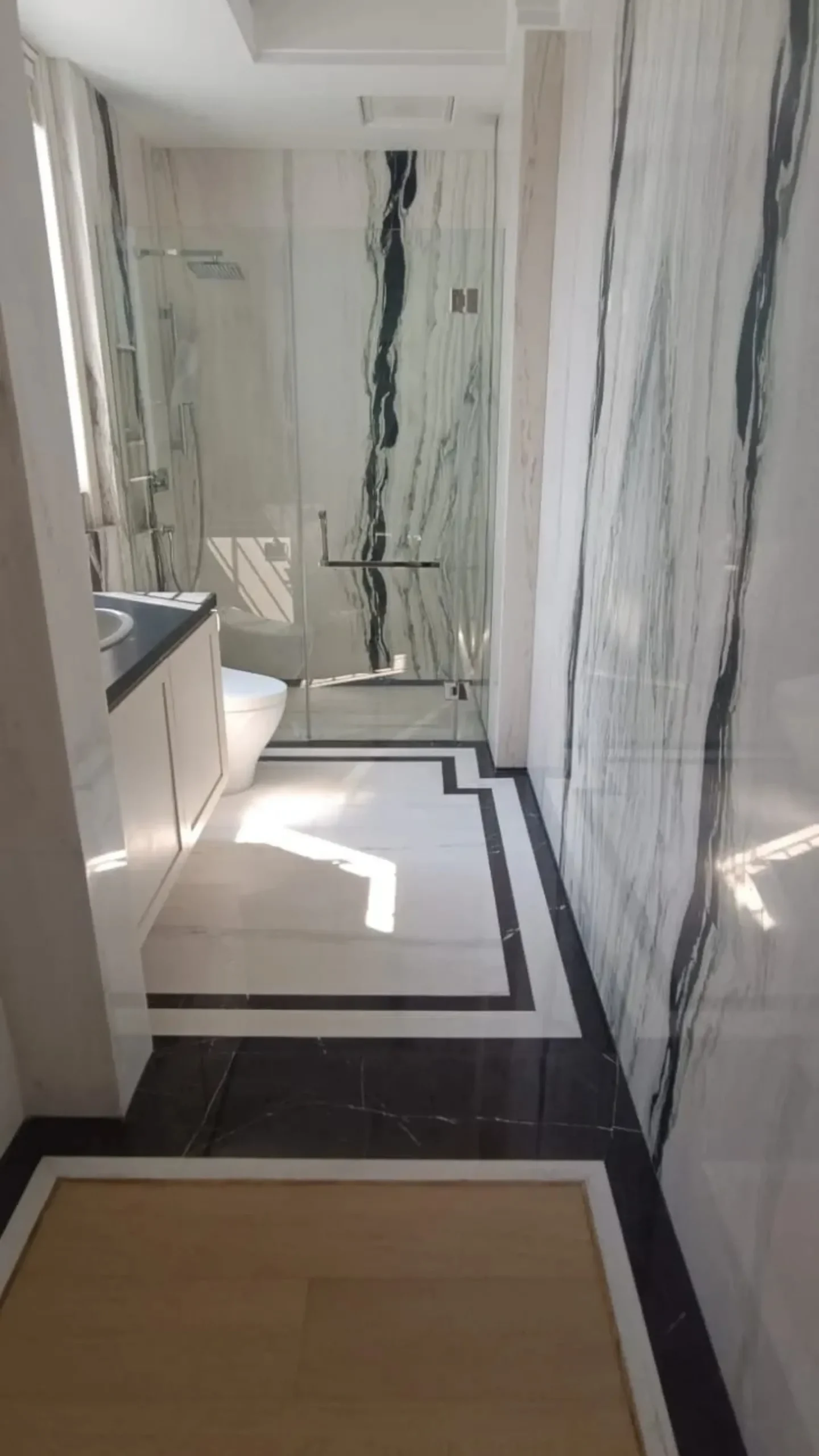 Pemasangan granit Lux Stone